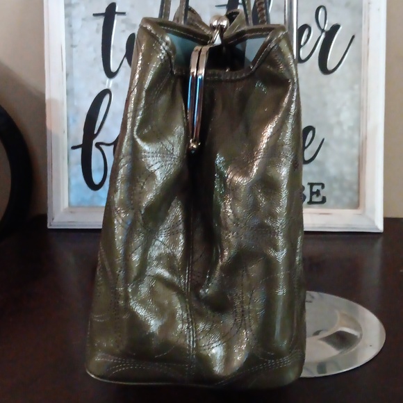 COACH VINTAGE DARK OLIVE PATENT LEATHER SHOULDERBAG - Picture 4 of 15